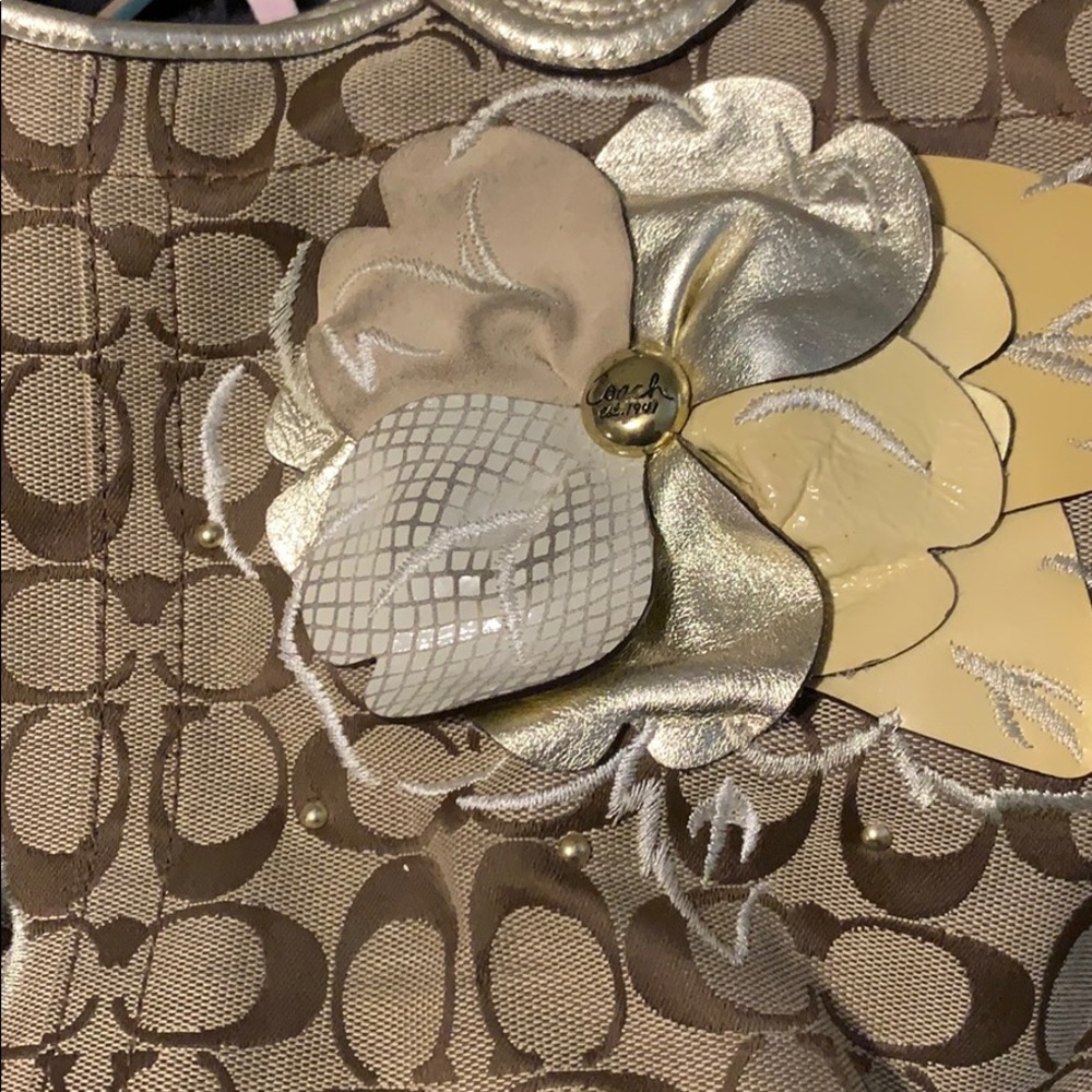 Cute Coach purse. Used condition.